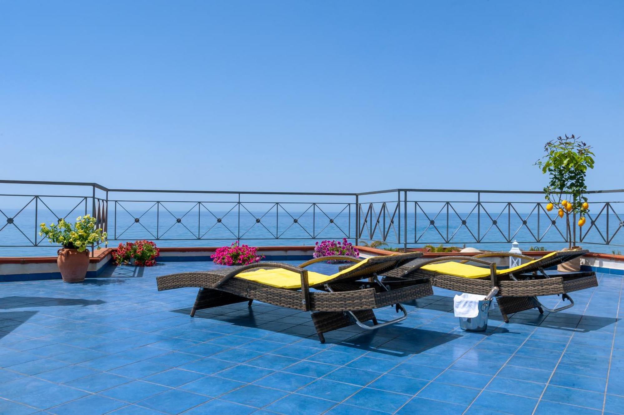 Casa Vacanza Alice & Mari Асчеа Екстериор снимка