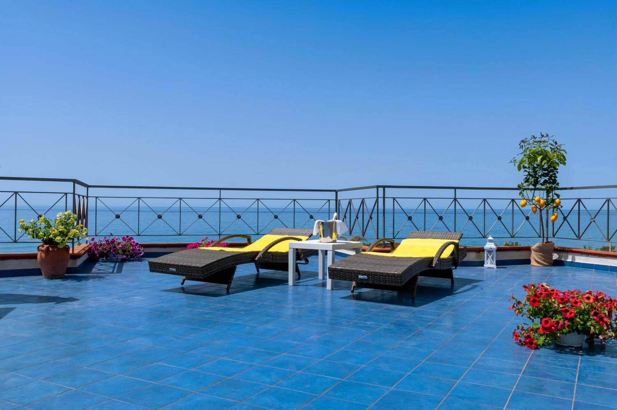 Casa Vacanza Alice & Mari Асчеа Екстериор снимка